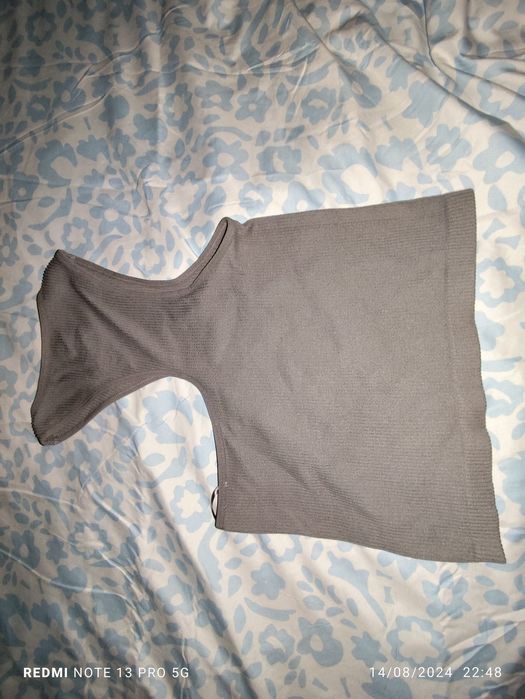 Cropped cinza bershka.