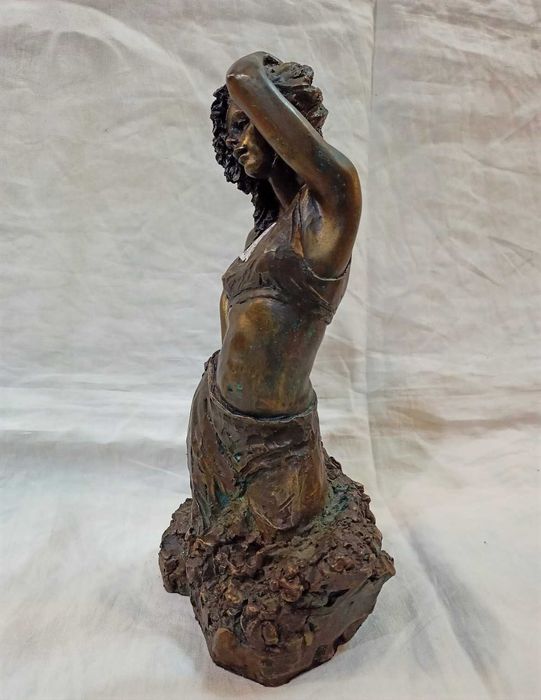Estatueta Mulher Bronze Paor