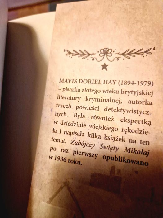 Zabójczy Święty Mikołaj. Mavis Hay