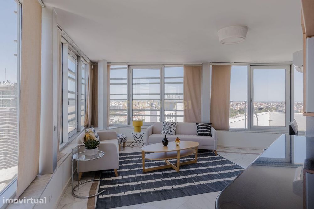 Penthouse com Vista Panorâmica sobre Lisboa e Monsanto | Campolide