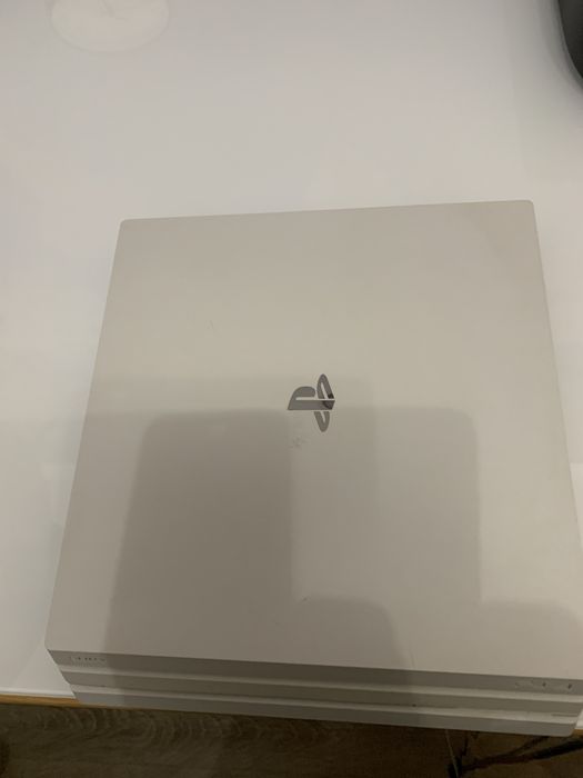 Play station 4 PRO Branca