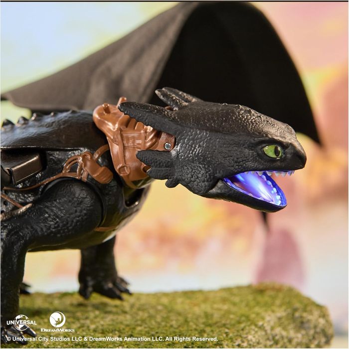 Дракон беззубик Dragons Ultimate Plasma Toothless дышащий огнем