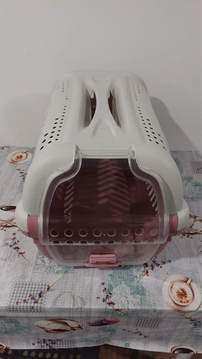 Vendo caixa de transporte rosa