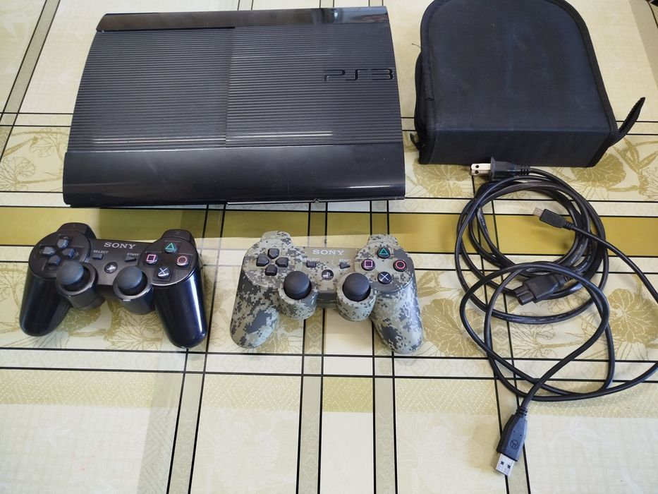 PlayStation 3 Super Slim 250GB (USA) + 22 Jogos + 2 Comandos