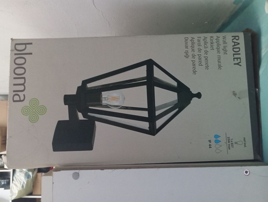 Lampa elewacyjna