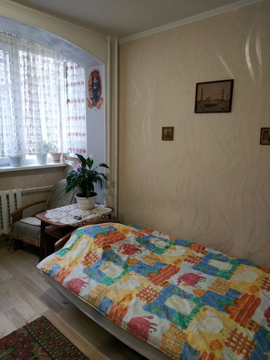 Сдаю комнату в 5 мин. ходьбы от метро "Вырлица"