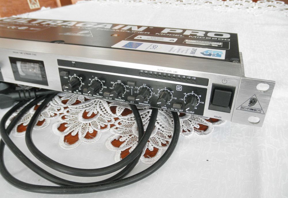 Behringer MIC 2200 Ultragain Pro. Preamplifier. Przedwzmacniacz.