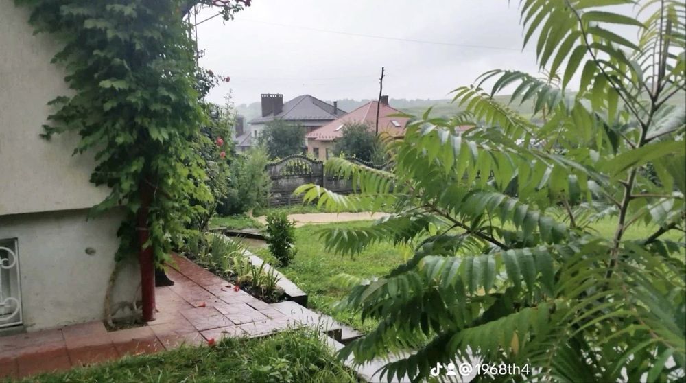 Оренда  БУДИНКУ, 4 к биімнати, гарний  КРАЄВИД, ДВІР