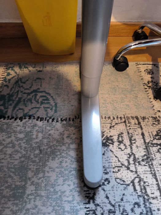 Secretária de madeira e estrura em metal IKEA