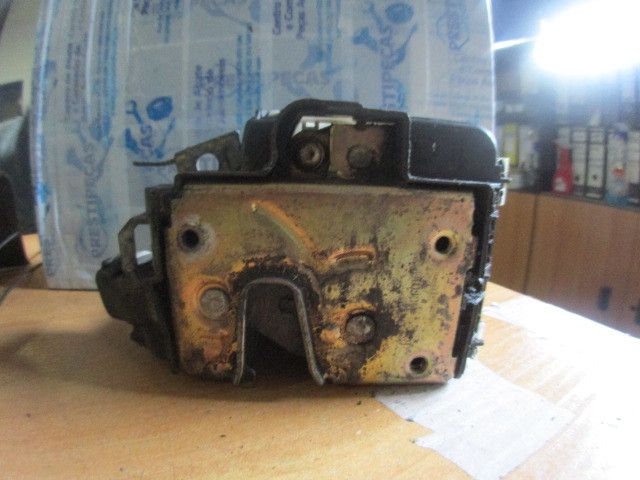 Fechadura / fecho porta frente direito VOLKSWAGEN Vento (1H2)