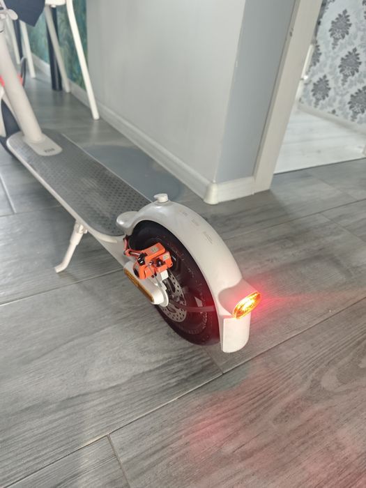 Sprzedam Hulajnogę Mi Electric Scooter 3