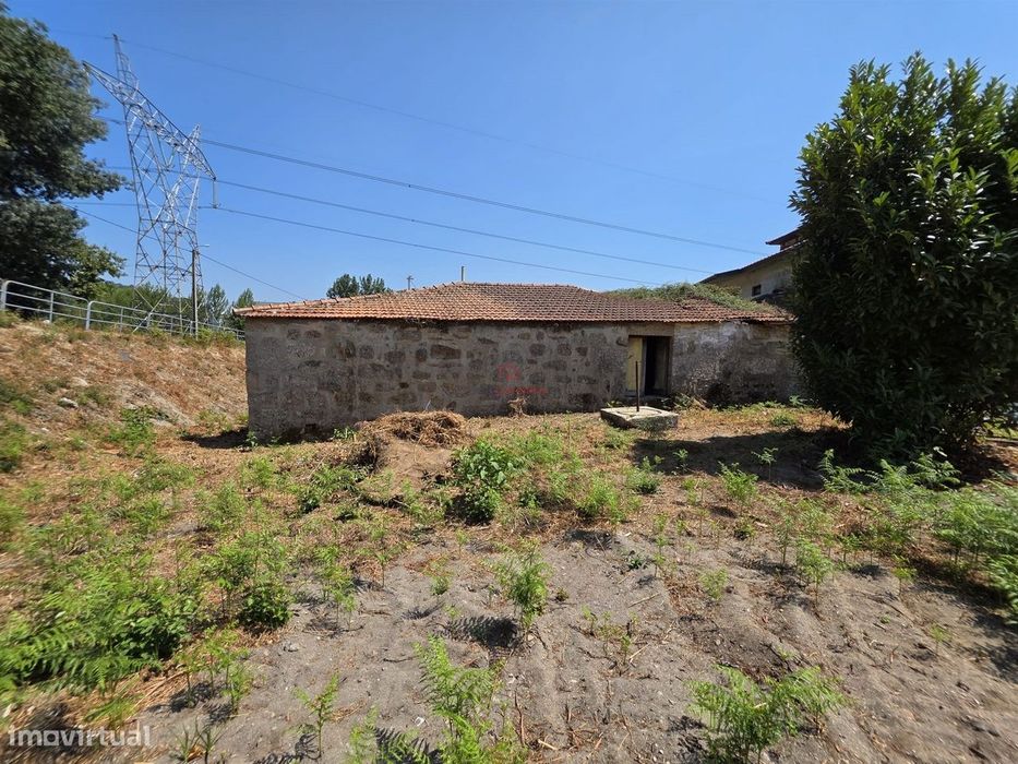 Moradia para Restauro Total em Lordelo, Guimarães
