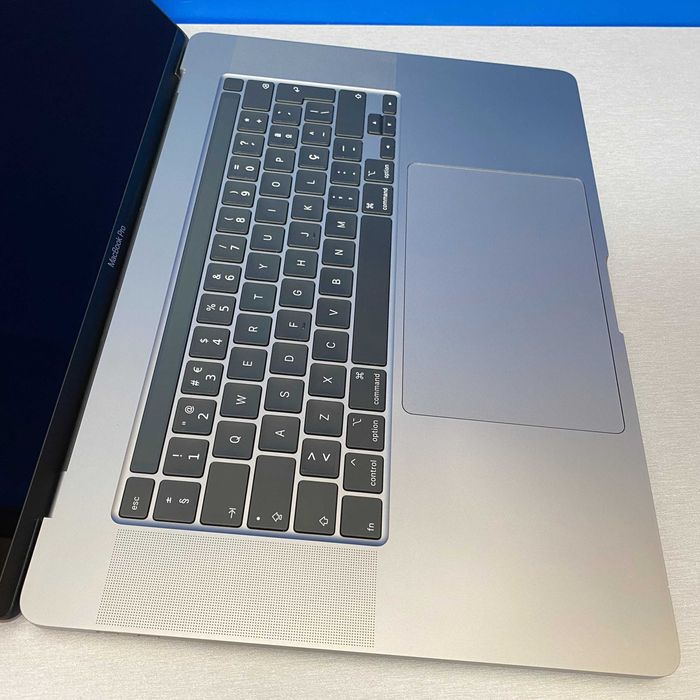 Apple MacBook Pro 16" - A2141 (i7/16GB/512GB SSD/Radeon Pro 5300M 4GB)