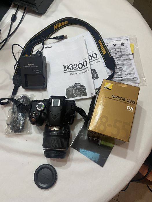 Nikon D3200 com objetiva e acessorios