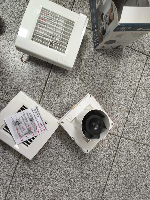 Extractor with Anti-Backflow Shutter (Two Units)64285172019713124