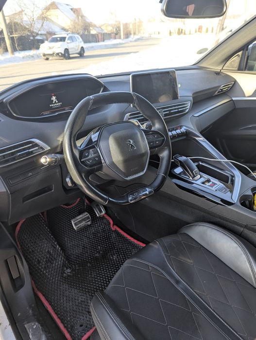 Продам Пежо 5008