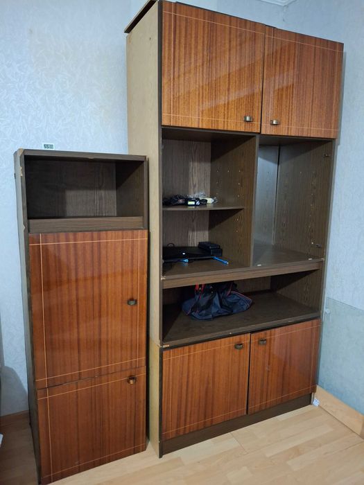 Отдам шкаф сервант тумбу мебель