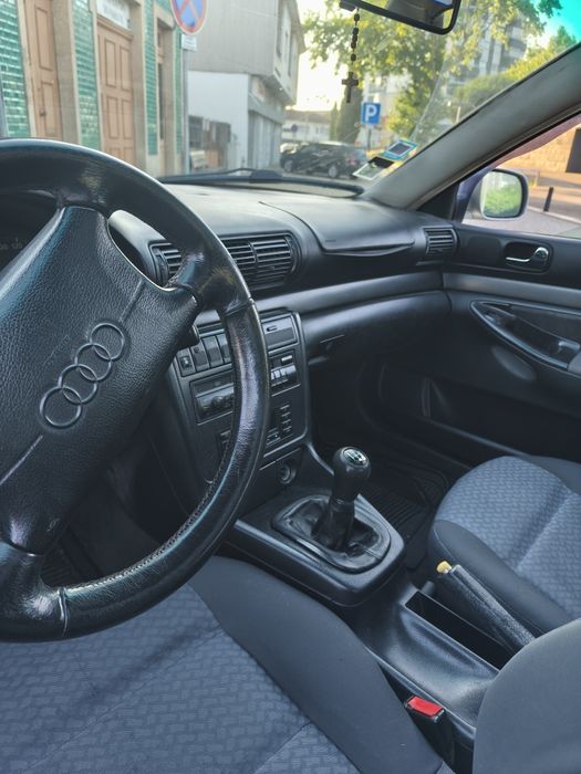 Audi A4 1.9 TDI 90cv — 1996  700€