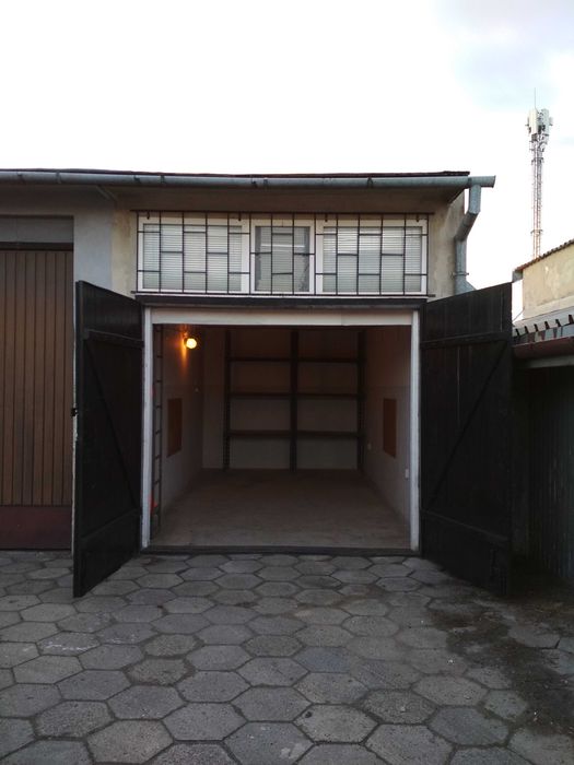 Garaż ul. Sikorskiego 7A - obok motelu Korona - Widok 2