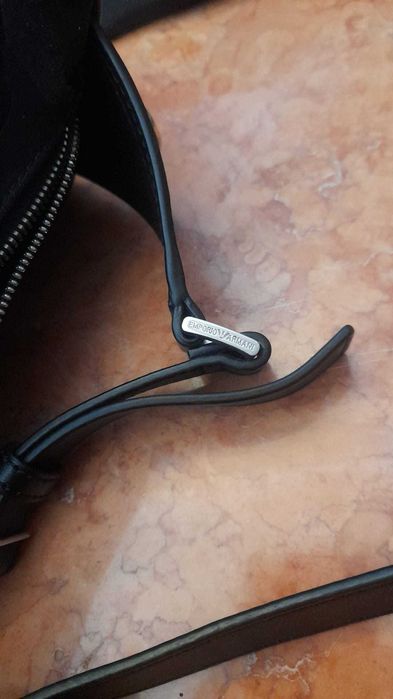 Bolsa de cintura Emporio Armani com saco como nova.