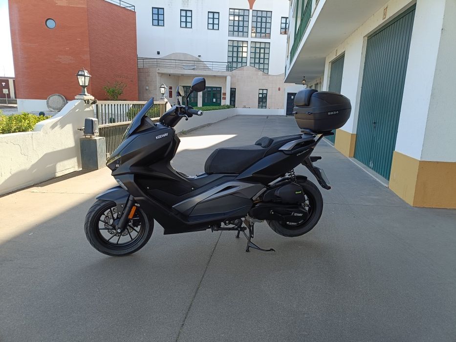 Scooter 125 • 7000km • Como Nova • Livro Revisões • Top Case