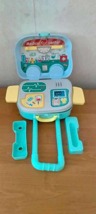 Продам іграшкову лікарню .