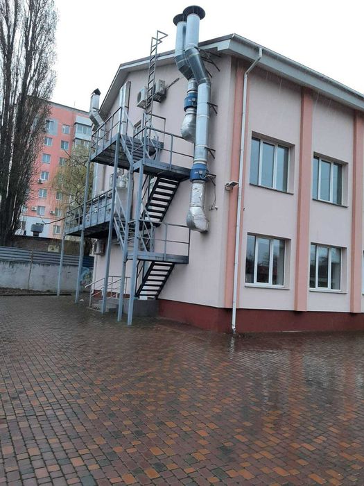 Продаються універсальні приміщення в м. Черкаси