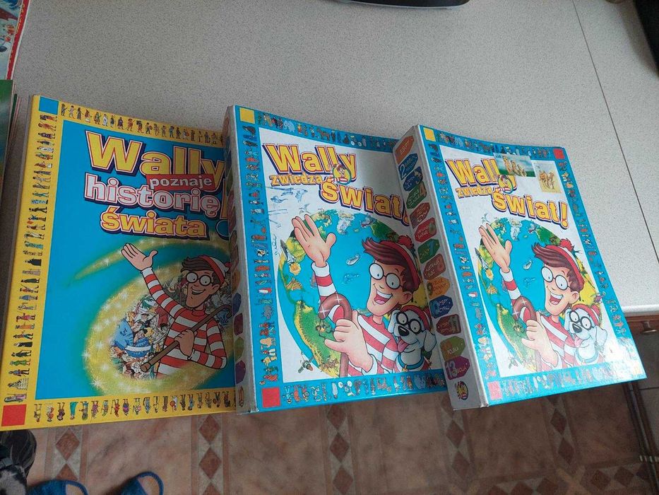 Czasopisma Wally zwiedza świat + segregatory