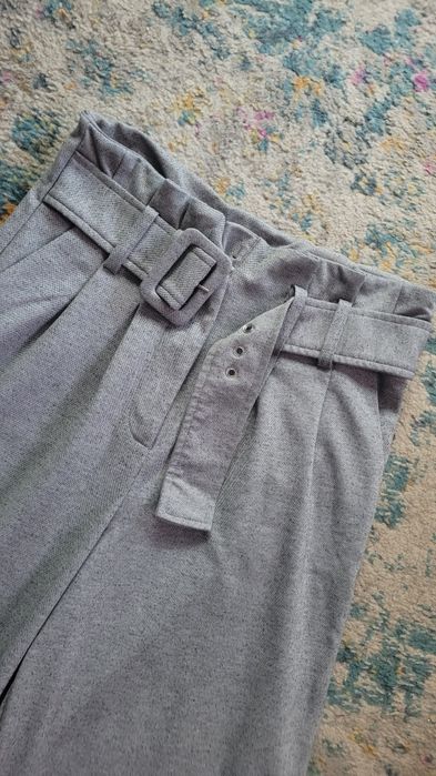 Szare spodnie z szerokimi nogawkami wide leg