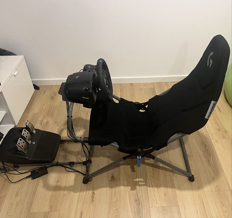 Conjunto cadeira playseat logitech + Logitech G923