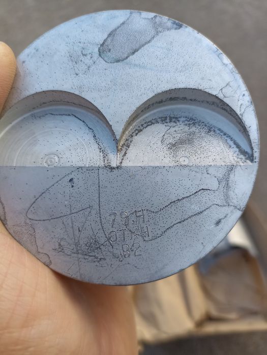 Продам комплект поршней новые 79,4 размер на ВАЗ 2105 без пальцев.: 550 ...