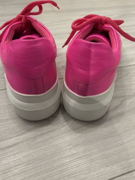 Rozowe skorzane buty Bogner