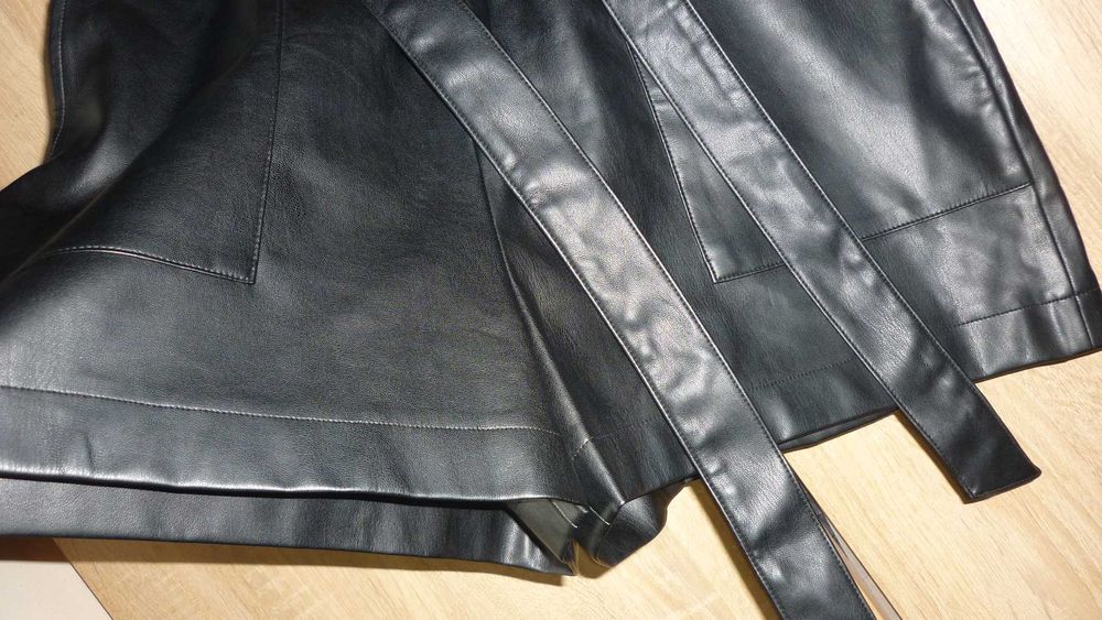 Zara- szorty damskie ze skaju  r; L