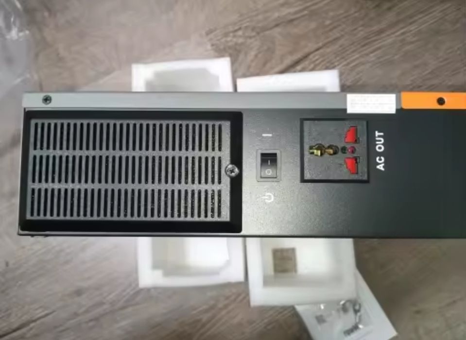 Гібридний інвертор powmr 1000w 12v 80a.