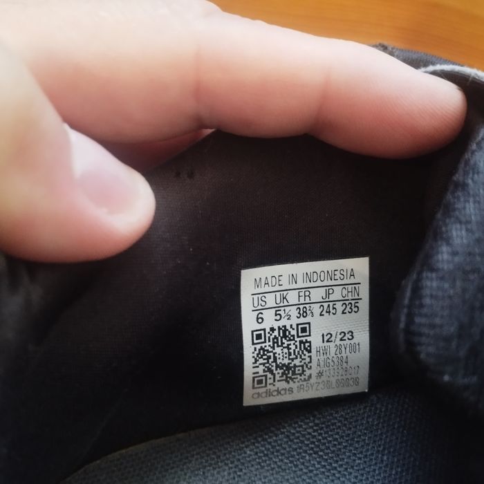 Кросівкі adidas 38.5