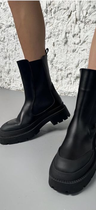 R_one, 38р. з хутром в середині.