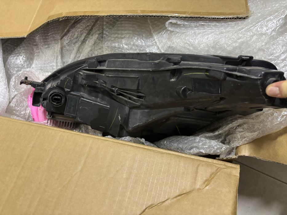 Фара передня права tesla model 3 рест лінзована