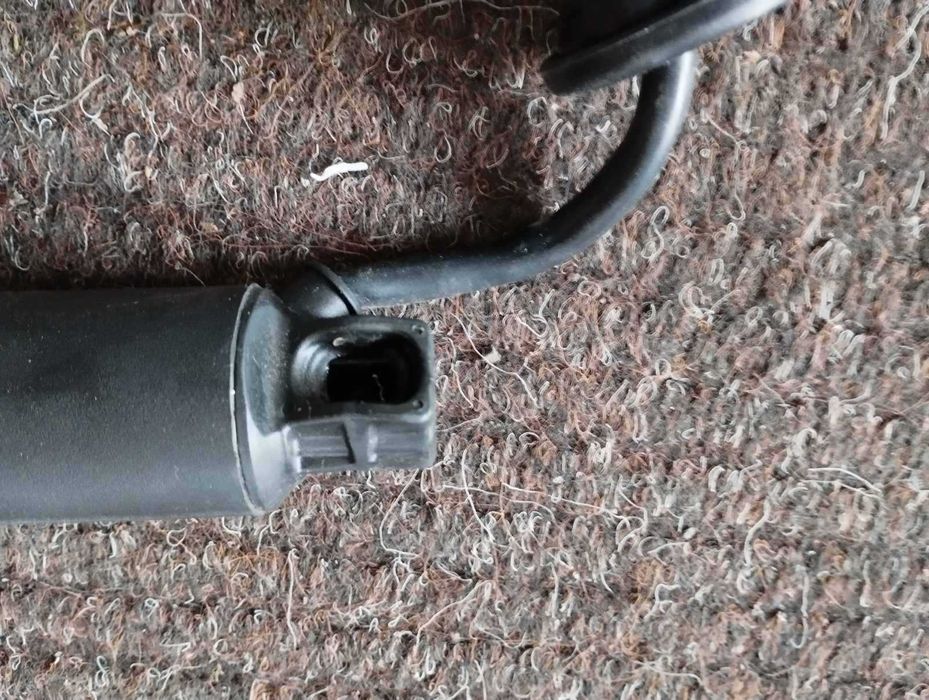 Амортизатор крышки багажника элект.левый volvo xc60 
31386705,31479627