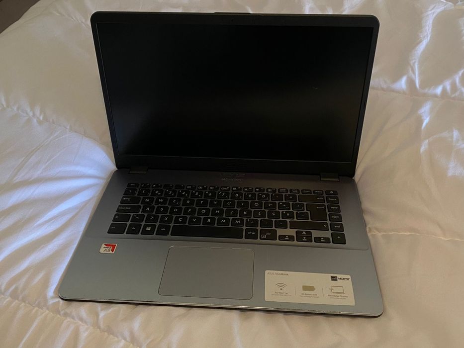Asus VIVOBOOK S15  (Semi-novo)