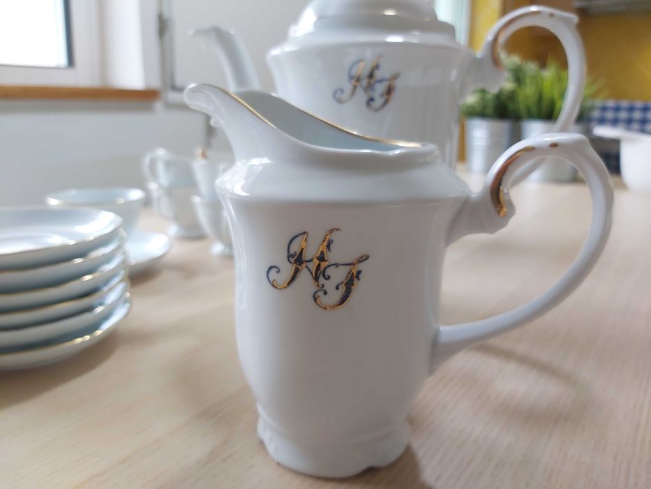 Serviço de café pintado à mão