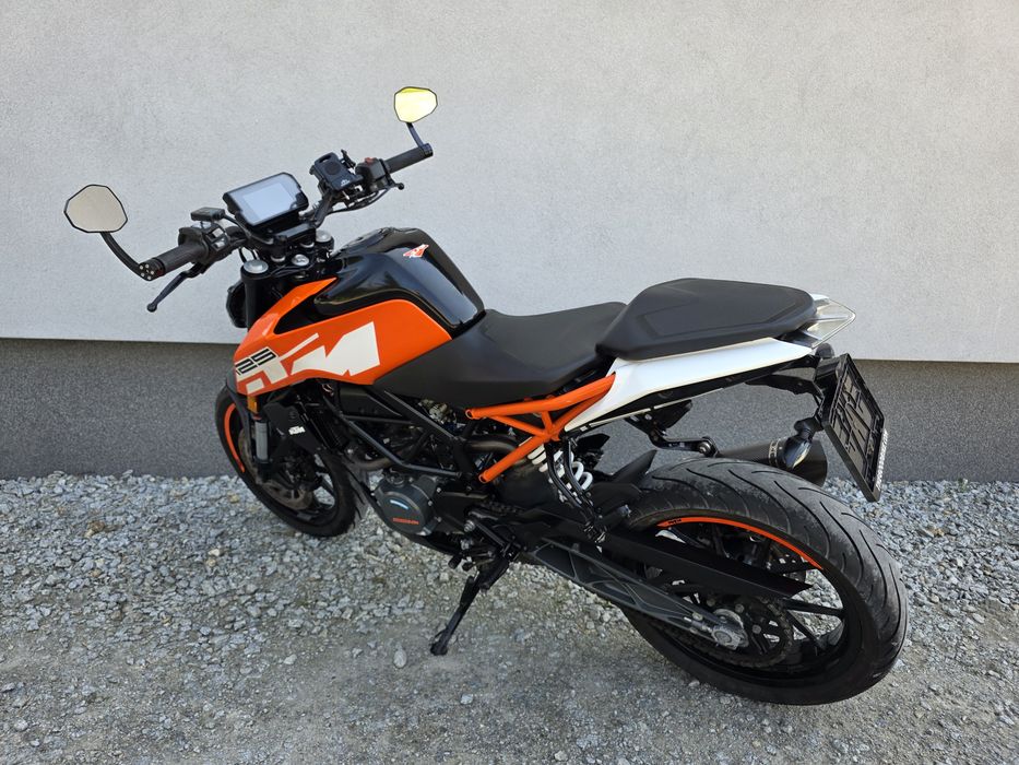 Ktm Duke 125cc kat.b  Abs oryginalny Acrapovic tylko 19 tyś km 2 kluczyki  książki serwisowe karty itp  Okazja
