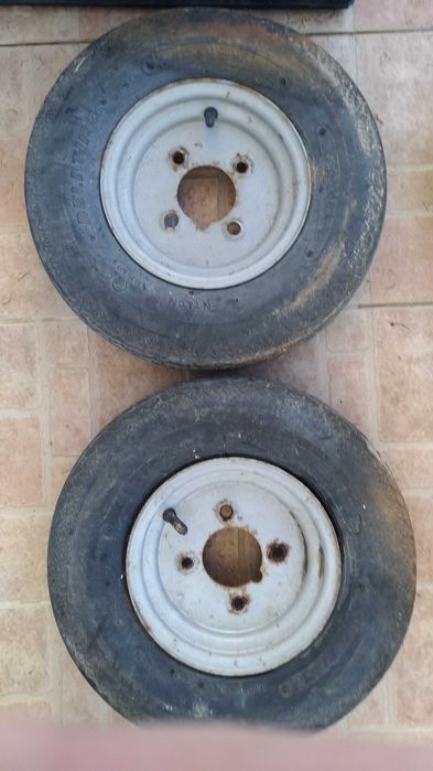 Conjunto de Pneus DeliTire 4.80/4 - 8 com jante incluída para atrelado
