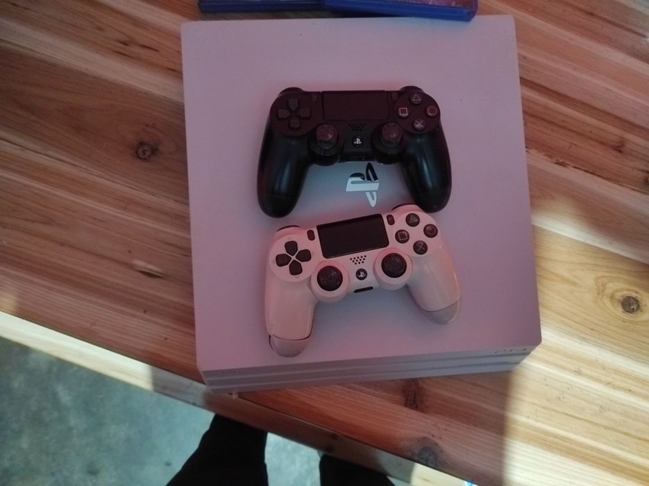 Negociável Vendo ou troc PS4 por PC portátil bom para jogos ou gamers