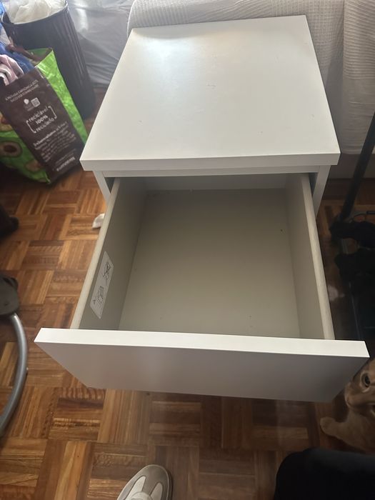Mesa cabeceira Malm ikea
