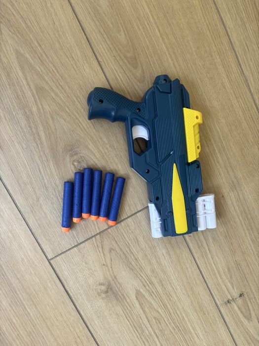 Nerf com 6 balas em otimo estado