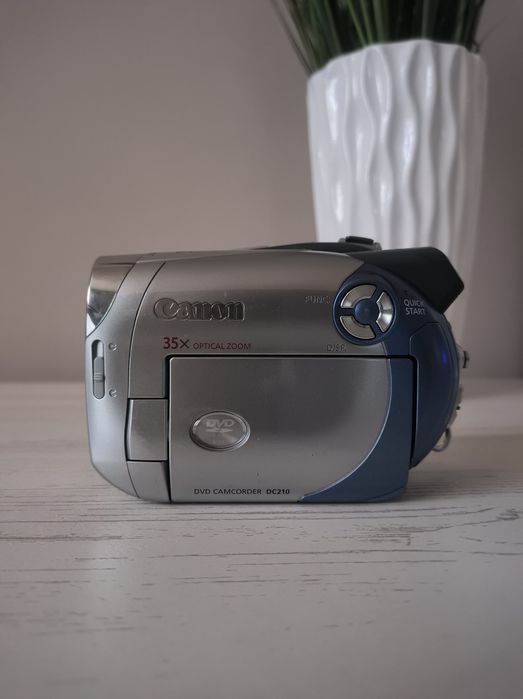 Canon DC210 DVD 35x optical zoom