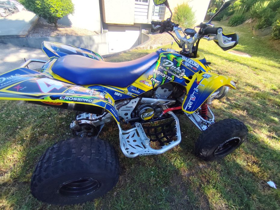 Suzuki LTZ 400 .