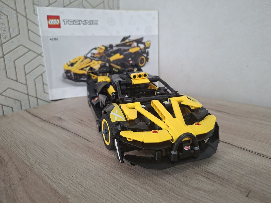 LEGO Technic 42151 Bugatti Bolide з інструкцією