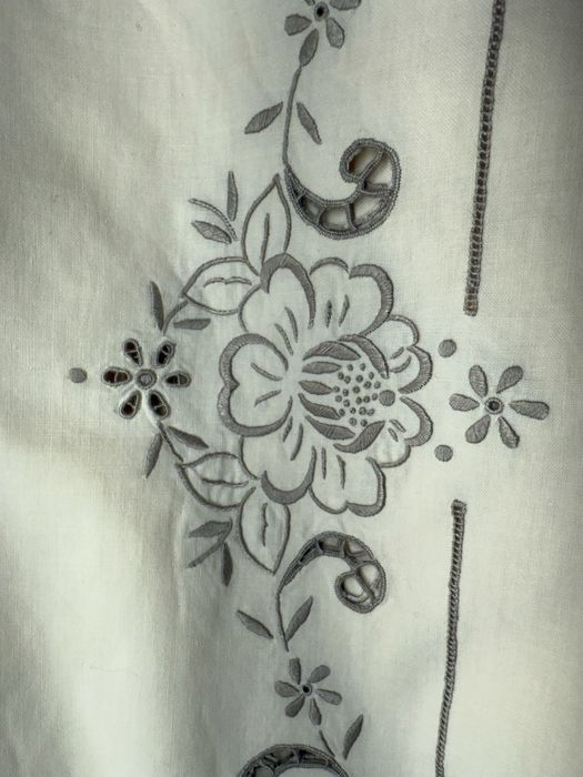 Obrus Lniany / Bieżnik – Haftowana Flora – 90x170 cm