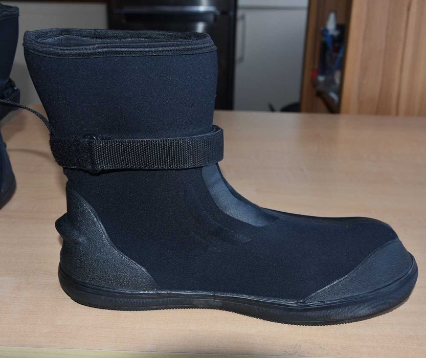 Buty Flex Sole do suchego skafandra.